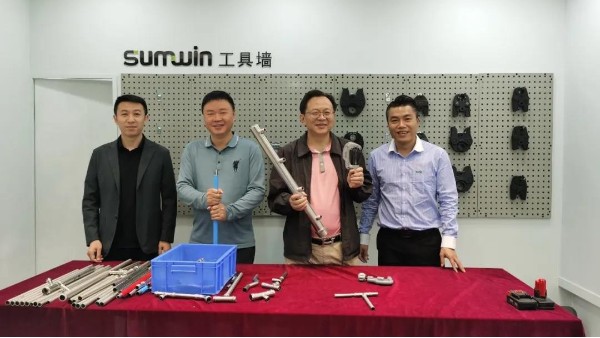 四川欧阳兴谊金属科技总经理阳宇一行参观wb万搏体育·(中国)平台官方网站wb万搏体育·(中国)平台官方网站水管展厅 四川欧阳兴谊金属科技总经理阳宇一行参观wb万搏体育·(中国)平台官方网站wb万搏体育·(中国)平台官方网站水管展厅